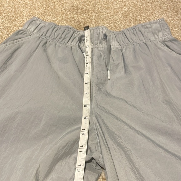 Nike Girls Light Grey Cargo Track Jogger Pants In Size Youth XL - Picture 11 of 15